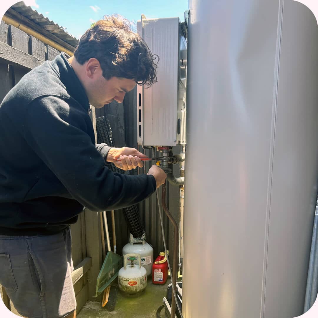 What to Do if You Think You Have a Gas Leak - Expert Plumbing & Gas ...